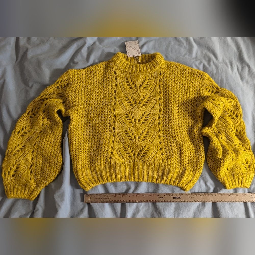 Cropped knit sweater size small